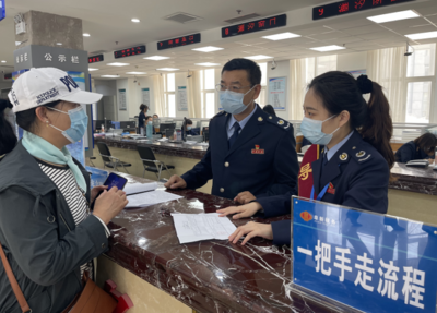 阜新市稅務(wù)局 “一把手走流程”，以親身體驗(yàn)察民意解民憂